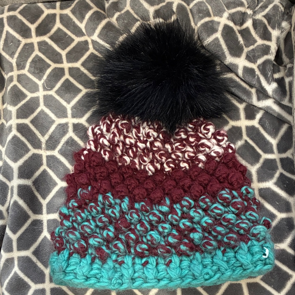 Stylish Knit Hat with Pom-Pom in Burgundy and Teal